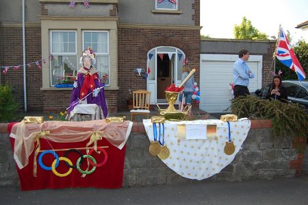 House decorated on the theme "the royal balcony".